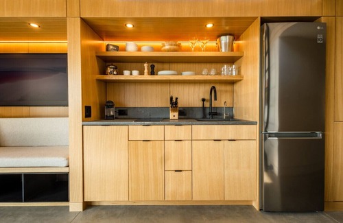Chimney Corner Cottage | Luxury 1BR Cottage with Stunning Views, Private Hot Tub, Private Path to Beach