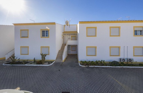 Albufeira Apartment | Luxury 2 bedrooms Apartment with frontline Sea Views Close to Beaches