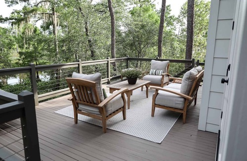 Mandeville House | Luxury 2 BDR home w/outdoor decks and dock on Bayou Castine.