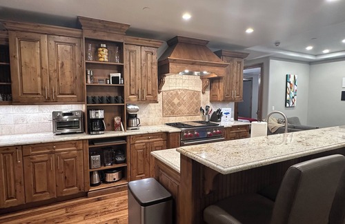 Avon Condo | Luxury 2 bed, 2 bath condo minutes from the slopes and on the lake!