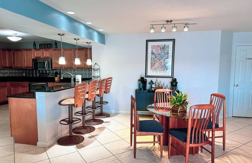 Lake Ozark Condo | Luxury 2 Bed/2 Bath Lakefront Condo w/Dock/Deck/Pools-Minutes from Bagnell Strip-Sleeps 6