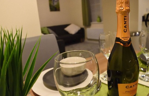 Little Hay Apartment | LUXURY 2 Bed Apartment nr Birmingham NEC/AIRPORT