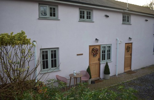 Llanybri House | Luxury 2-Bed Barn Conversion in Llansteffan