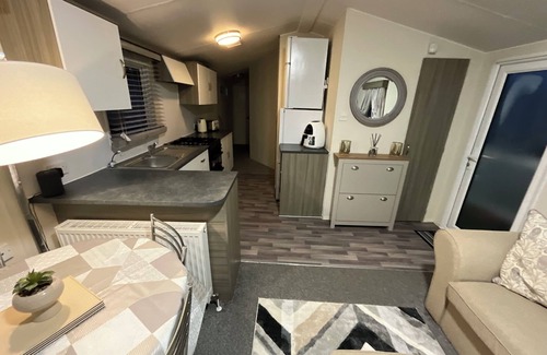 Colchester Cabin | Luxury 2- Bed Caravan in Mersea Island Colchester