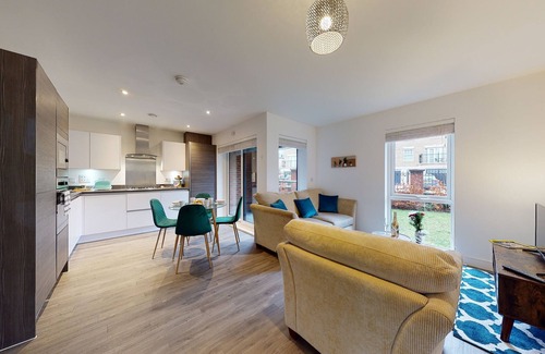 Ebbsfleet Valley Apartment | Luxury 2 Bed Apartment with Parking 18 mins from London