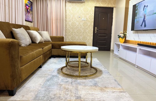 Lagos Apartment | Luxury 2-bed w 24h light in Magodo GRA Phase 2