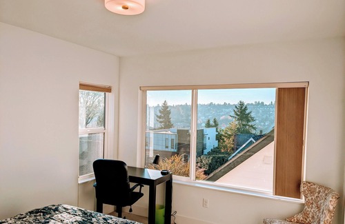 North Queen Anne House | Luxury 2 bedroom 2 bath townhome in DT Seattle private parking rooftop deck view