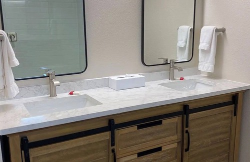 Wapato Point Resort | Luxury 2 Bedroom and 2 Bathroom Unit with Full Amenities