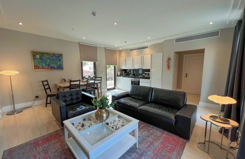 Asuncion Apartment | Luxury 2-bedroom apartment in Asunción with rooftop pool, WiFi and AC