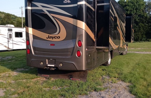 Woodbury House | Luxury 2-bedroom RV in fabulous Woodbury with WiFi, AC