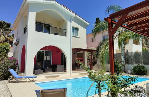 Ayia Marina Chrysochous Villa | Luxury 2 bedroom Villa with Heated* Pool. n