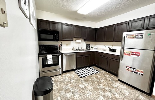 Mitchell Apartment | Luxury 2 BR Apt w/King Bed
