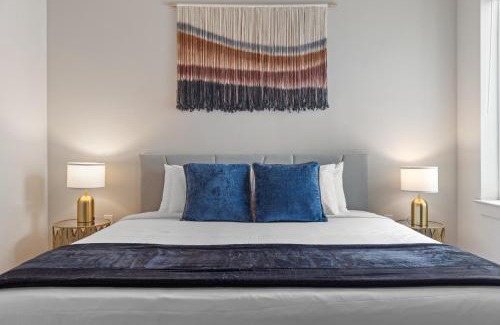 Windsor Park Apartment | Luxury 2-BR with Juliet Balcony