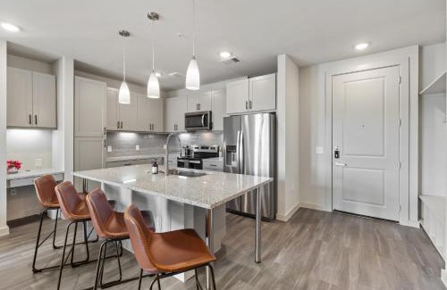 Windsor Park Apartment | Luxury 2-BR with Juliet Balcony