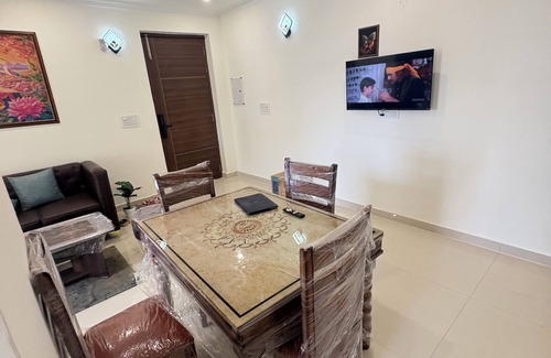 Kharar Apartment | Luxury 2 Room with Majestic Sunset and Kasauli view