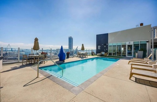 Marina District Apartment | Luxury 2 Story Apartment - Walking to Convention Center, Petco Park & Gaslamp