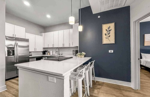 Deep Ellum Apartment | Luxury 2BD | Deep Ellum | Free Parking | Pool+Gym