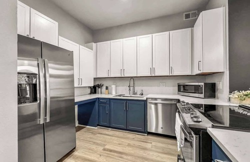 Deep Ellum Apartment | Luxury 2BD | Deep Ellum | Free Parking | Pool+Gym