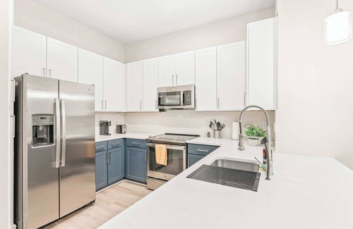 Deep Ellum Apartment | Luxury 2BD | DT Deep Ellum | 4 Beds | Free Parking