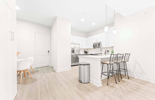 Deep Ellum Apartment | Luxury 2BD | DT Deep Ellum | 4 Beds | Free Parking