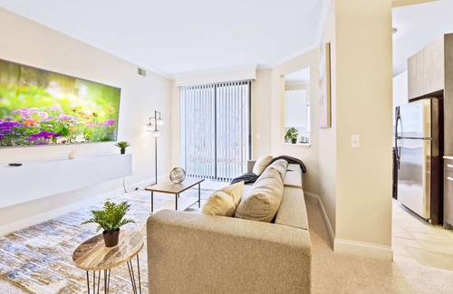 Novi Apartment | Luxury 2BD | DT Novi | 2 Beds | Free Parking