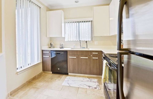 Novi Apartment | Luxury 2BD | DT Novi | 2 Beds | Free Parking