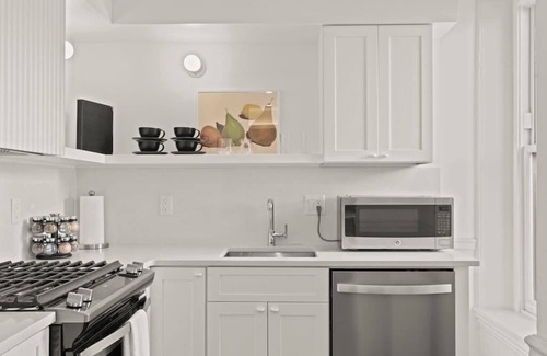 Center City Apartment | Luxury 2BD Rittenhouse Sq. | Hosted By Stay Rafa