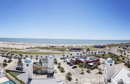 Galveston Condo | Luxury 2BDRM/2.5B Condo With Large Covered Balcony Facing the Gulf #910