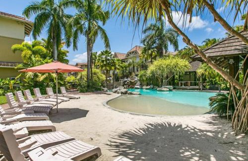 Cairns North Apartment | Luxury 2Bed 2bath Poolview apartment with Lift and 4pools