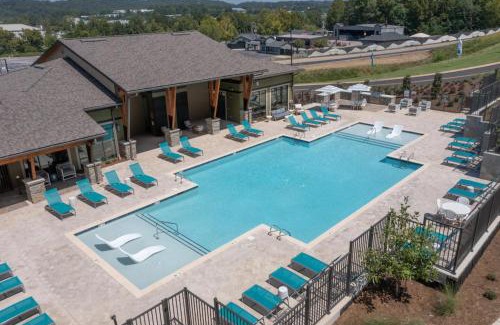 Pelham House | Luxury 2BR 2 bath Townhouse w Garage Near Oak Mt