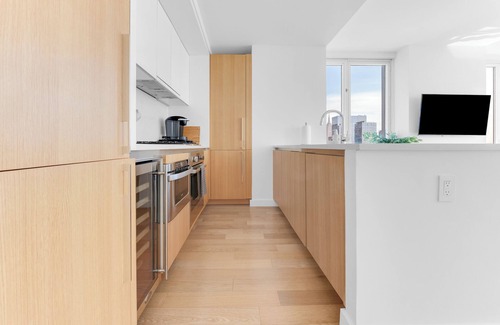 Hell's Kitchen Apartment | Luxury 2BR/2BA Apartment with Stunning NYC Skyline Views