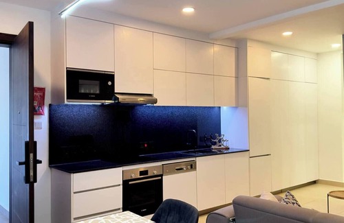 Osu Klottey Apartment | Luxury 2BR Apartment in Cantonments - Pool, Gym, Rooftop Lounge Access