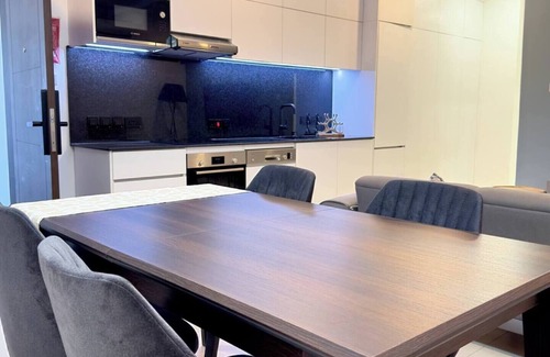 Osu Klottey Apartment | Luxury 2BR Apartment in Cantonments - Pool, Gym, Rooftop Lounge Access