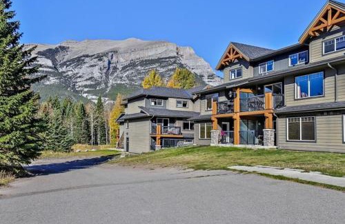 Copperstone Resort Apartment | Luxury 2BR Condo Near Banff & Canmore, Mountain Escape