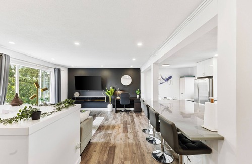 Southeast Calgary House | Luxury 2BR Home: A/C | Fast WiFi | BBQ | Rainfall Showers I Near Downtown