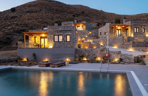 Lentas Villa | Luxury 2BR Private Villa with Shared Pool & Superb Views