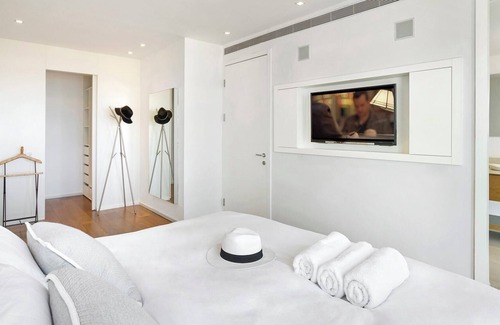 Neve Tzedek Apartment | Luxury 2BR sea view, Pool & parking by Holyguest