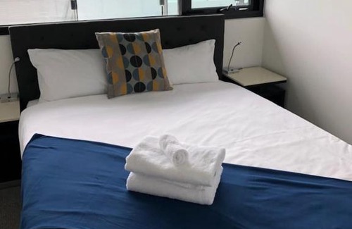 Abbotsford Apartment | Luxury 2BR Yarra River Views WIFI-Netflix-Pool-Gym