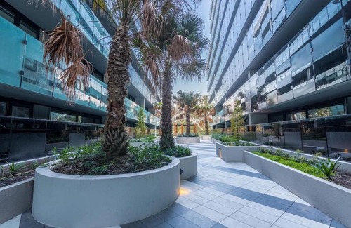 Abbotsford Apartment | Luxury 2BR Yarra River Views WIFI-Netflix-Pool-Gym