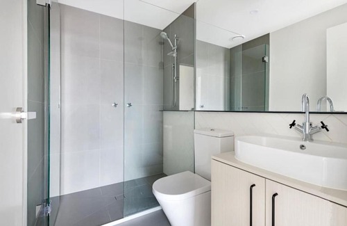 Abbotsford Apartment | Luxury 2BR Yarra River Views WIFI-Netflix-Pool-Gym