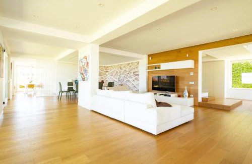 Rodi Milici Villa | Luxury 3 bed Villa with Pool & Jacuzzi
