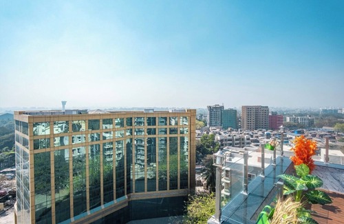 J B Nagar Apartment | Luxury 3 Bed with Private Rooftop - Mumbai Airport