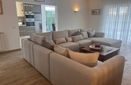 Praia del Rei Villa | Luxury 3 Bedroom Villa - Praia Del Rey With Large Private Heated Pool Near Beach