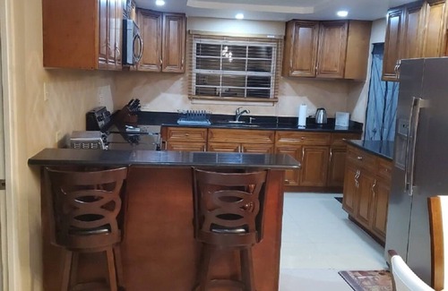 West Gate Hills Condo | Luxury 3 Bedroom 3.5 Bathroom Suite. Close too beaches & local attractions.