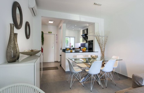 Alpouvar Apartment | Luxury 3 Bedroom Apartment, Pool & Garden Views