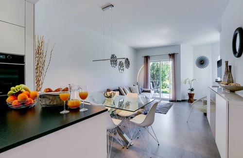 Alpouvar Apartment | Luxury 3 Bedroom Apartment, Pool & Garden Views