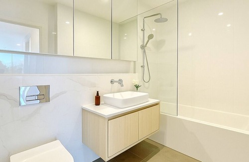 Lindfield Apartment | Luxury 3 Bedroom Apt - Central Location, Minutes from Station & Supermarkets