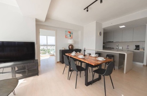 Tumba Vieja Apartment | Luxury 3 Bedroom Oceanview apt parking w balcony