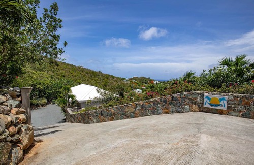Monte Villa | Luxury 3 Bedroom + Private Pool + Breathtaking Ocean Views + Concierge Services!