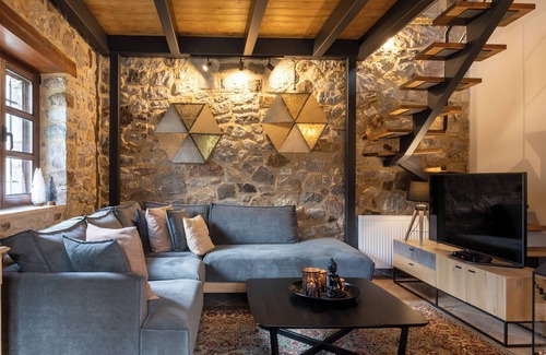 Kalavrita Villa | Luxury 3-Bedroom Villa - ideal for families - 25 mins to ski center of Kalavrita